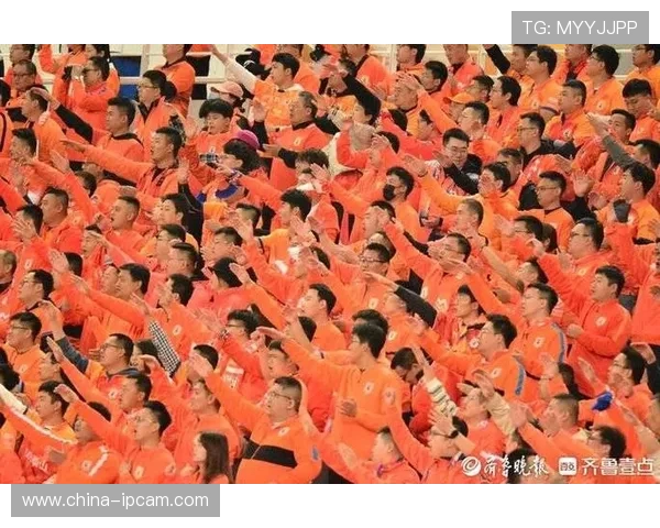 中国队三比二逆转取胜展现顽强拼搏精神赢得球迷热烈欢呼 中国队三比二逆转取胜展现顽强拼搏精神赢得球迷热烈欢呼