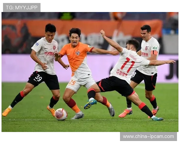 成都蓉城力克青岛海牛迎接新挑战 展现强大球队实力与默契配合